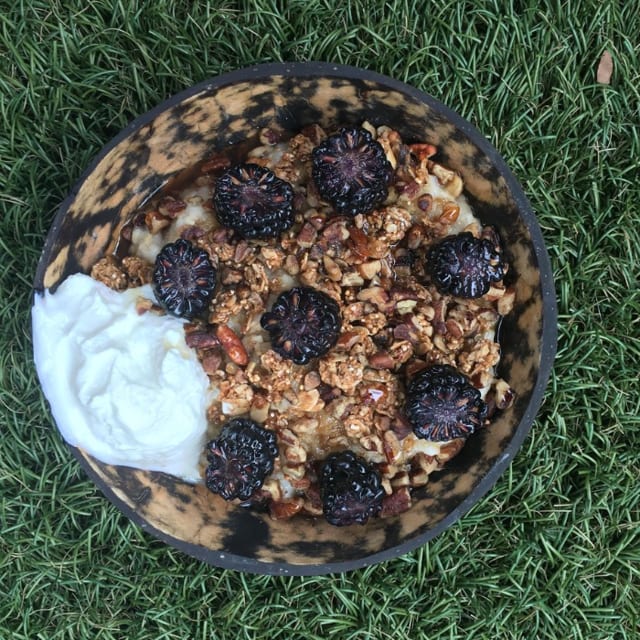 Blackberry Crumble Oat Bowl.